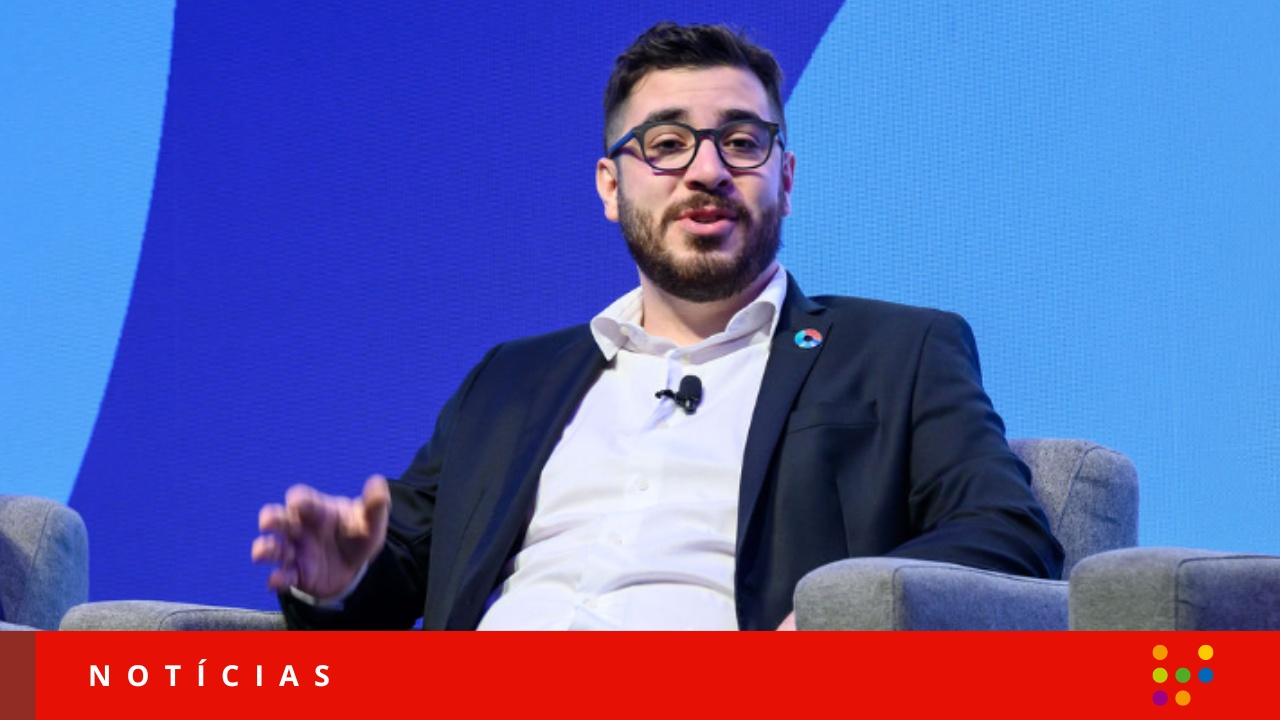 Guilherme Tocci, legal ops manager da Gympass, durante o evento "Recharge: Embracing Experimentation in Legal Ops", realizado pela Corporate Legal Operations Consortium (CLOC) (Imagem: Análise Editorial/Divulgação CLOC Global Institute)