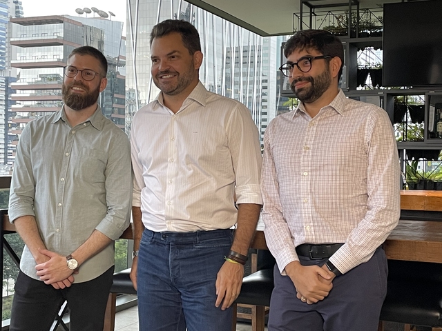 Paulo Vidigal, co-fundador do Prado Vidigal Advogados; Alfredo Zucca, sócio-gerente do /asbz e Luis Prado, sócio-fundador do Prado Vidigal Advogados (Imagem: Divulgação)