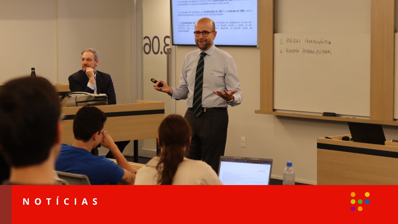 Professor Diogo Costa Gonçalves ministrando aula sobre a reforma do Código Civil na Faculdade Belavista (Imagem: Faculdade Belavista/Reprodução).