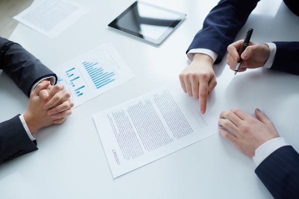 Para 95% dos executivos queda na qualidade dos serviços é o principal motivo para rescisão de contratos (Imagem: Freepik)