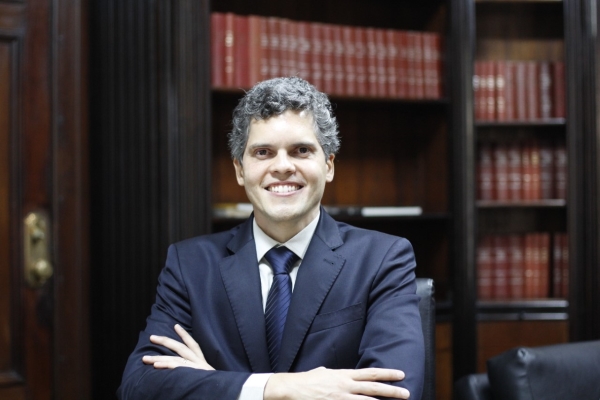 Rodrigo Chagas é o novo reforço do time de sócios do Granadeiro Guimarães Advogados (Imagem: Divulgação)