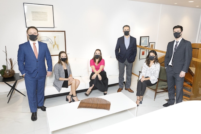 Equipe de profissionais do Silveiro Advogados (Imagem: Silveiro Advogados)