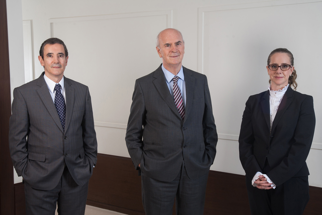 Silvio Rocha, Roberto Teixeira e Larissa Quattrini, sócios do Teixeira, Quattrini & Silvio Rocha Escritórios Associados (Imagem: Divulgação)